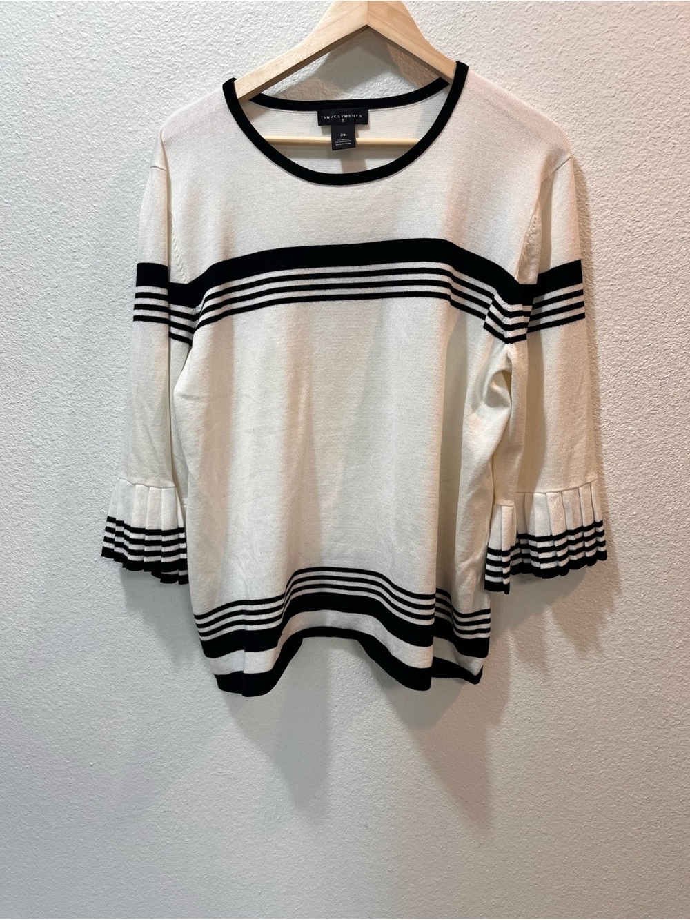 Investments White & Black Striped Ruffle-Sleeve Long Sleeve Top